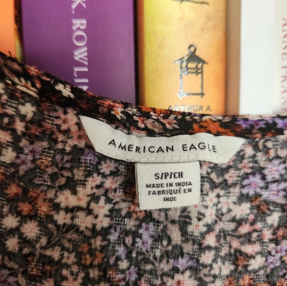 Blouse - floral ‼️ (3/$25) - Picture 2 of 5